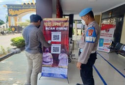 Perketat Pengawasan, Memasuki Polres dan Polsek Wajib Scan QR Code Peduli Lindungi