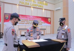 Kapolda Lampung Pimpin Sertijab Kapolres Lampung Timur. 