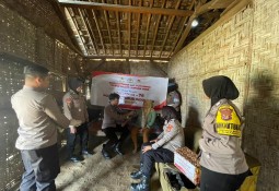 Sambut HUT Polwan, Polwan Polres Lamtim Melaksanakan Bakti Kesehatan dan Bakti Sosial