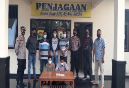 Polisi Amankan Warga Yang Melakukan Judi Kartu