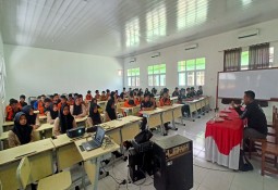 Sat Res Narkoba Polres Lampung Timur Laksanakan Sosialisasi Bahaya Narkoba di SMK Negeri 1 Sukadana