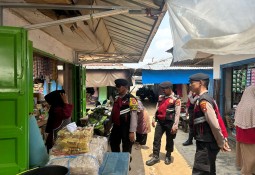Satgas Preventif Ops Krakatau 2024 Polres Lamtim Sambangi Pasar, Berikan Pesan Kamtibmas Jelang Pilkada 2024