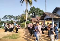 Personil Polres Lampung Timur melaksanakan pengamanan kampanye di tiga kecamatan 