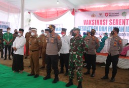 Presiden RI memberikan Arahan saat Live vicon kegiatan Vaksinasi Merdeka 