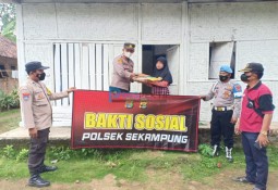 Polsek Sekampung Bakti Sosial Di Desa Sidodadi