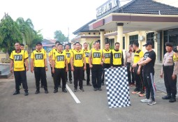 Kapolres Lampung Timur AKBP Benny Prasetya dan Personel Polres Lamtim Laksanakan Kesamaptaan Jasmani Berkala