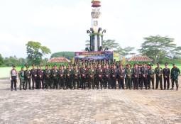 Wakapolres Lampung Timur Kompol Rafly Yusuf Nugraha Ikuti Ziarah Nasional HUT TNI ke-79 di TMP Dharma Nusantara