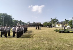 Personil Polres Lampung Timur Melaksanakan Standby pengamanan pilkada Tahun 2024