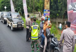 TNI-POLRI Tak Segan Hentikan Pengendara Di Pospam Dan Posyan Bila Ketahuan Melanggar Prokes