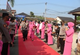 Sambutan Hangat Dari AKBP Wawan Setiawan, S.IK Untuk Kapolres Lampung Timur Yang Baru