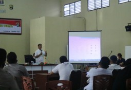 Kakorbinmas Baharkam Mabes Polri Beri Arahan Rakor Percepatan Vaksinasi COVID-19 Di Lampung Timur. 