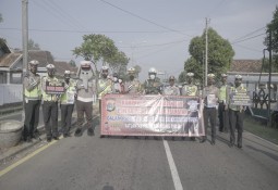 SAT LANTAS POLRES LAMPUNG TIMUR KAMPANYE KESELAMATAN DAN PROTOKOL KESEHATAN