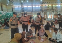 Polres Lampung Timur Amankan Proses Pelipatan dan Sortir Surat Suara Pilkada 2024 di Gudang Logistik