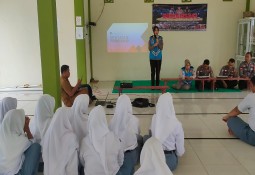 Sosialisasi Penerimaan Bakomsus di SMK Nusantara Labuhan Ratu oleh Bag SDM Polres Lampung Timur