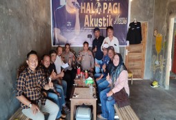 Sambangi Insan Pers, Kasat Binmas Polres Lamtim Ajak Untuk Sukseskan Pilkades 