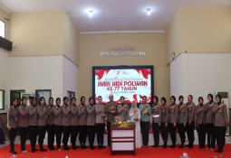 LAMPUNG TIMUR - Polres Lampung Timur menggelar kegiatan syukuran dan doa bersama dalam rangka memperingati Hari Ulang Tahun (HUT) Polwan ke-77 serta HUT Tekab 308 ke-10. Acara berlangsung khidmat di Aula…...