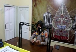 Polres Lampung Timur Talkshow Sosialisasi Gerai Vaksin Covid-19 Gratis