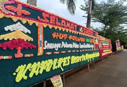 Bertabur karangan bunga hingga Ucapan Selamat Hut Polwan Ke-73 di Lampung Timur 