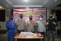 POLRES LAMPUNG TIMUR KONFERENSI PERS HASIL RAZIA MERCON DAN BALAPAN LIAR 