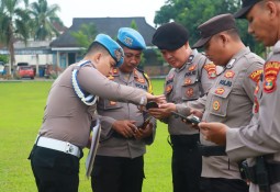 Antisipasi Penyimpangan, Si Propam Polres Lamtim Periksa Personel Polri