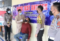 Rapid Test Antigen gratis Masyarakat yang membutuhkan Pelayanan Polri di Lampung Timur 