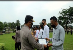 Kapolres Lampung Timur Berikan Penghargaan 28 Personil Kepolisian & Masyarakat