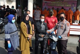 Kapolres Lampung Timur Serahkan Kendaraan Milik Korban Kejahatan