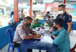 Kapolres Pantau Gerai Vaksinasi Covid-19 di Lampung Timur 