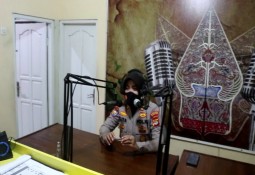 Polres Lampung Timur Talkshow Sosialisasi Gerai Vaksin Covid-19 Gratis