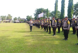 Kapolres Lampung Timur Pimpin Apel Pergeseran Pasukan untuk Pengamanan Pemungutan Suara Pilkada Serentak 2024