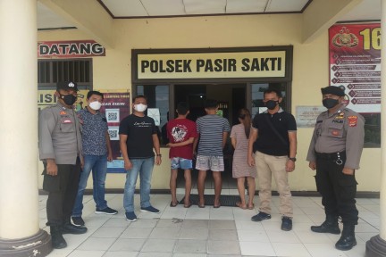 https://www.polreslampungtimur.com/upload/kegiatan/cad9eafa92b24980d07380a6121e4b91.jpg
