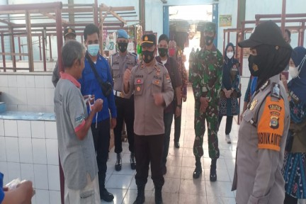 https://www.polreslampungtimur.com/upload/kegiatan/f3914032aec2603806147e4c543c031c.jpg