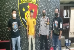 Polsek Pekalongan Menerima Penyerahan diri Tersangka Pelaku Pembobol Rumah.