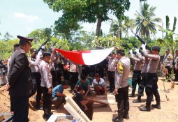 Polres Lampung Timur Gelar Upacara Pemakaman AIPTU Anumerta Hamirullah