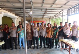 Mempererat Kedekatan Dengan Masyarakat : Kapolres Lamtim Melaksanakan Jum’at Curhat