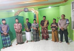 Polsek jajaran Polres Lamtim Rutin Laksanakan Sholat Subuh Berjamaah Bersama Masyrakat