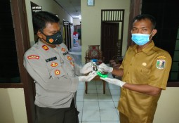 Warga Pasir Sakti Serahkan Senpi Rakitan Ke Kantor Polisi