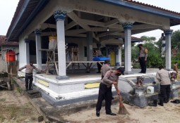 Sambut Hari Bhayangkara Ke-75, Polsek Pasir Sakti Polres Lampung Timur Laksanakan Baksos Ke Rumah Ibadah