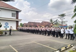 Polres Lampung Timur Amankan Pengundian Nomor Urut Paslon Bupati dan Wakil Bupati di Kantor KPU