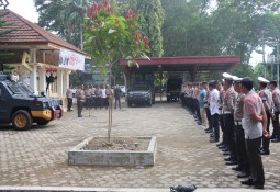 Polres Lampung Timur Berikan Pengamanan pada Pleno Tertutup di Bawaslu Lampung Timur