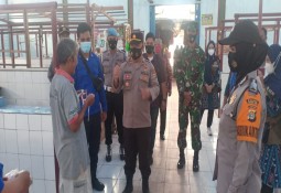 Polres Lampung Timur Melaksanakan Operasi Yustisi di Pasar Pekalongan